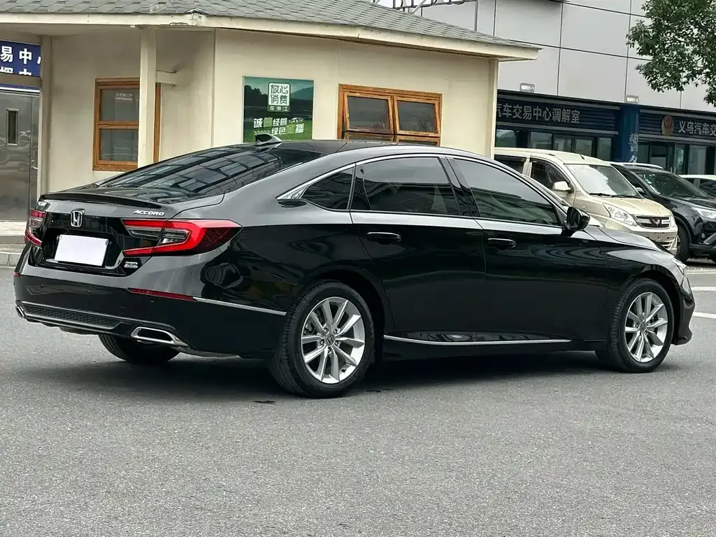 Honda Accord — фото 8