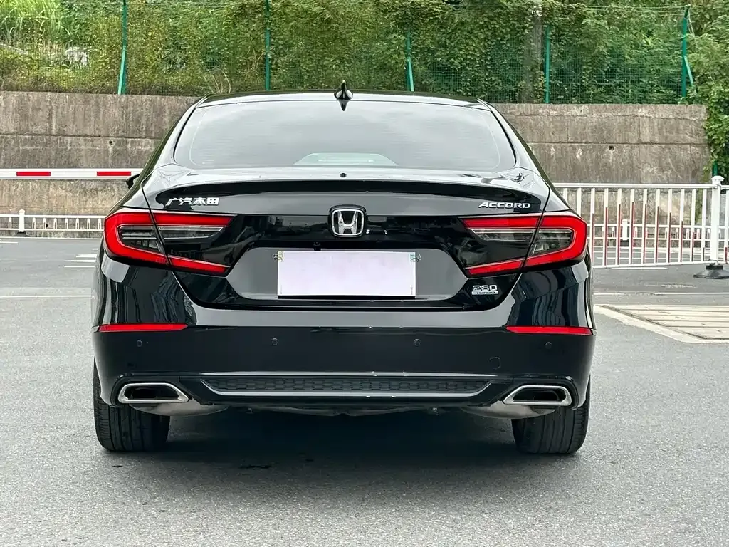 Honda Accord — фото 9