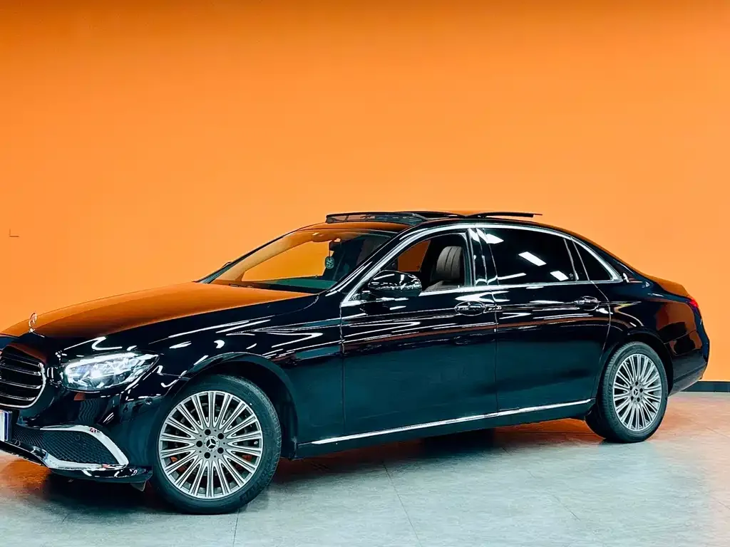 Mercedes-Benz E-Class — фото 1