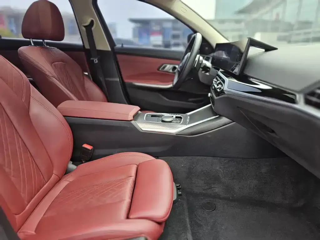 BMW 3 Series 2023 из CN, фото 7