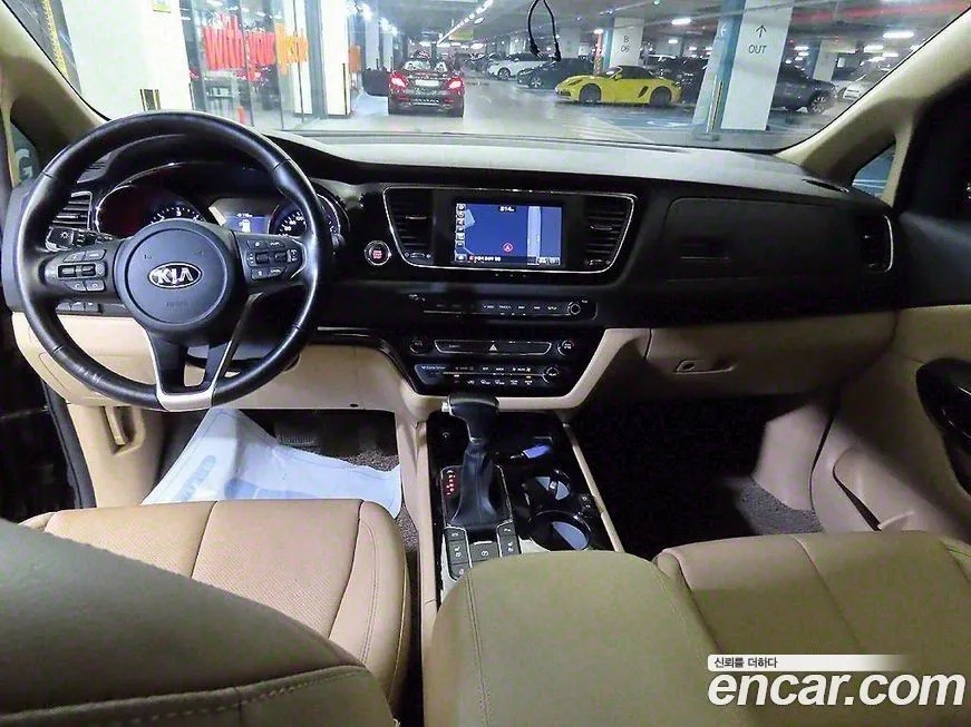 Kia Carnival — фото 10
