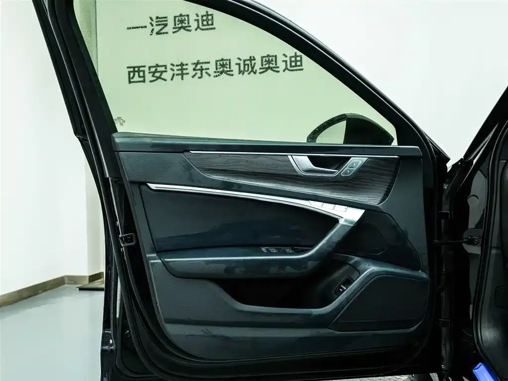 Audi A6L 2025 из CN, фото 10