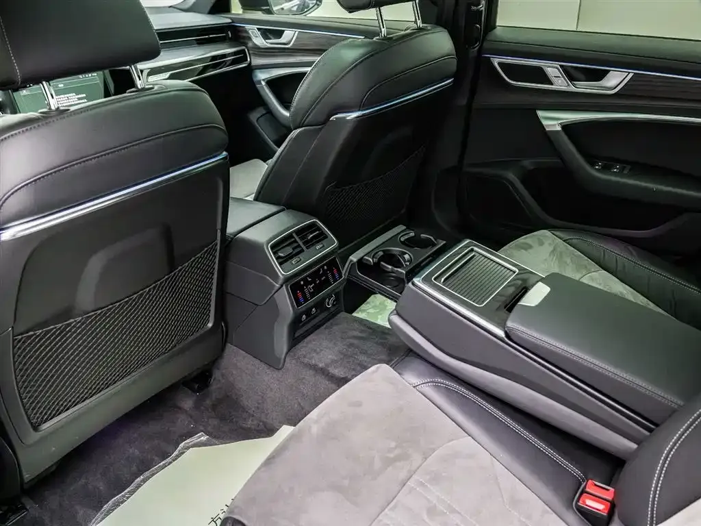 Audi A6L 2025 из CN, фото 6