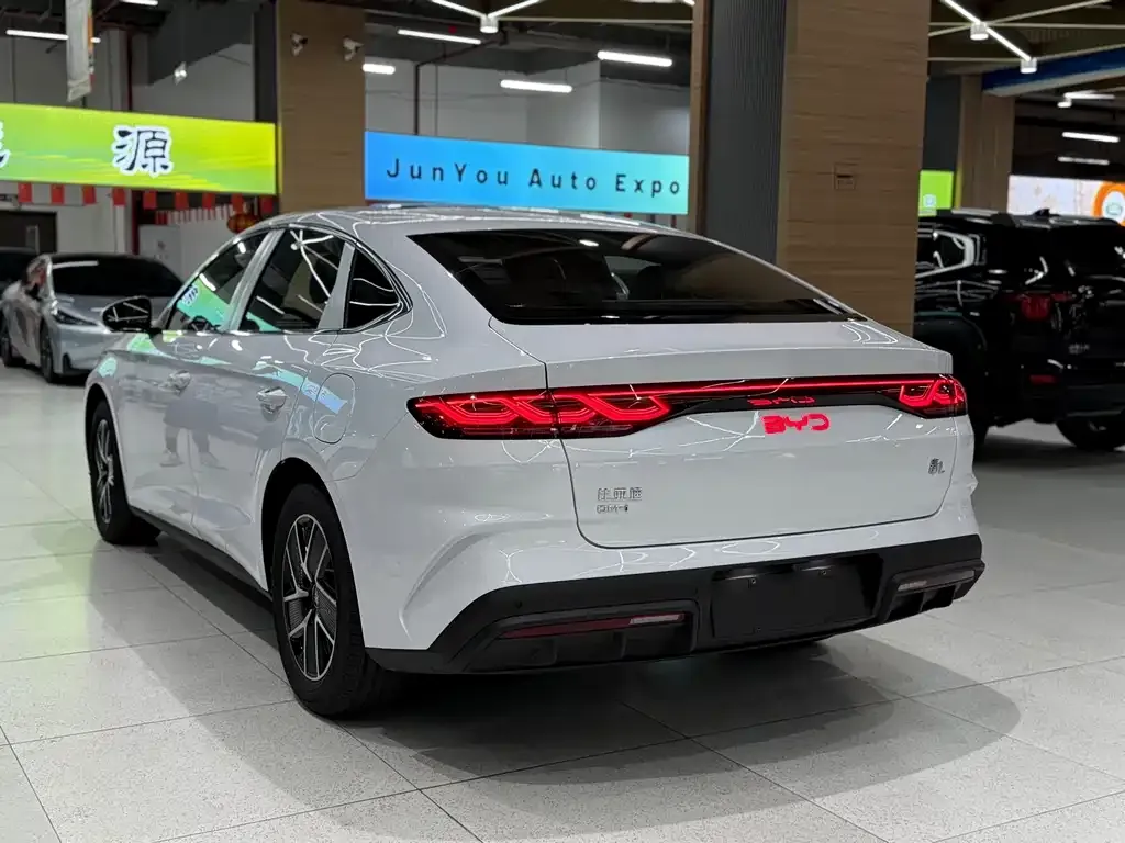 BYD Qin L — фото 6