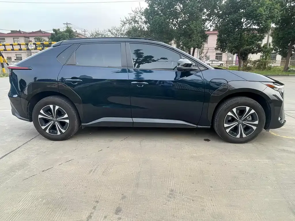 Toyota bZ4X 2022 из CN, фото 5