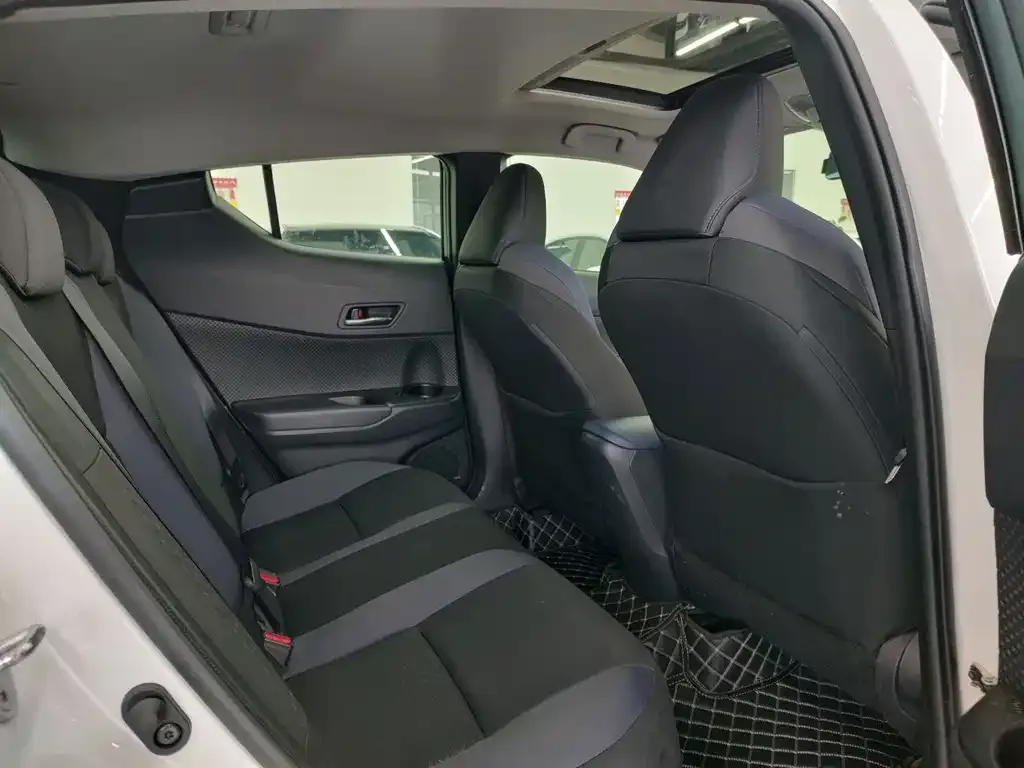 Toyota C-HR 2024 из CN, фото 8