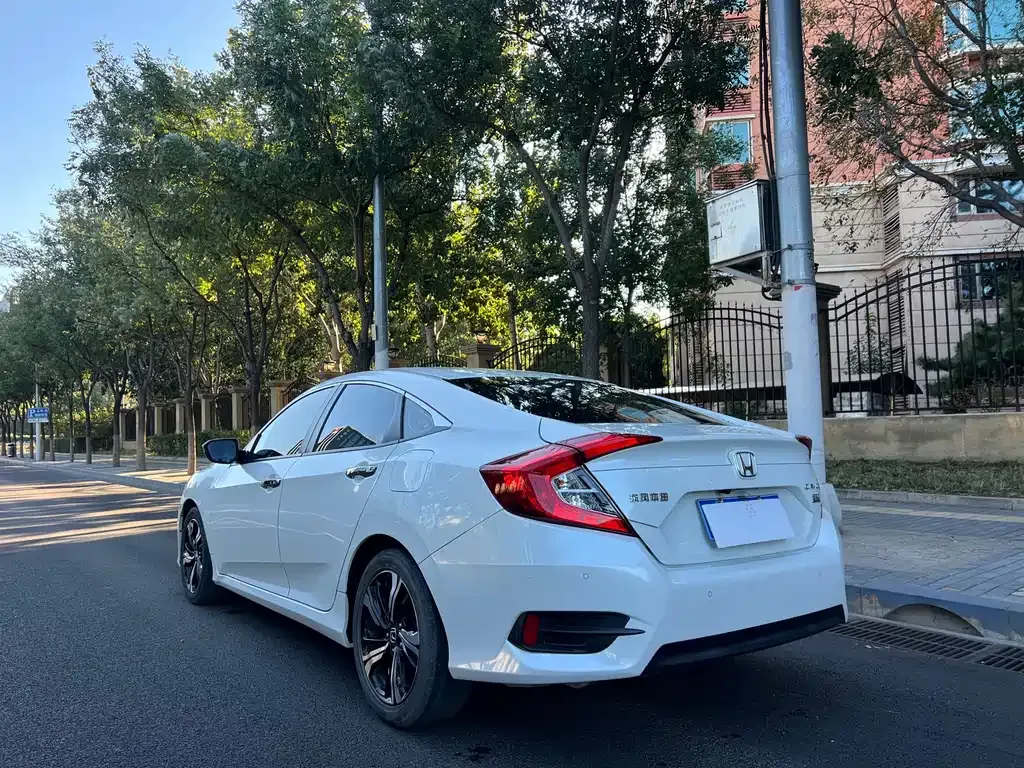 Honda Civic — фото 6