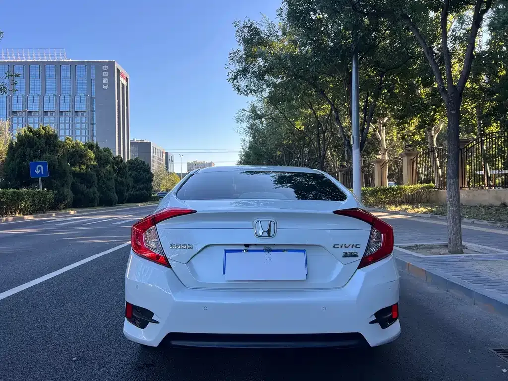 Honda Civic — фото 7