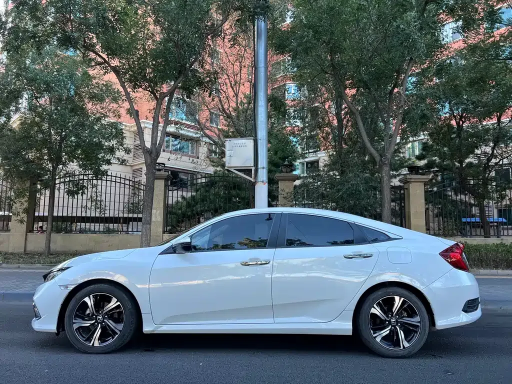 Honda Civic — фото 8