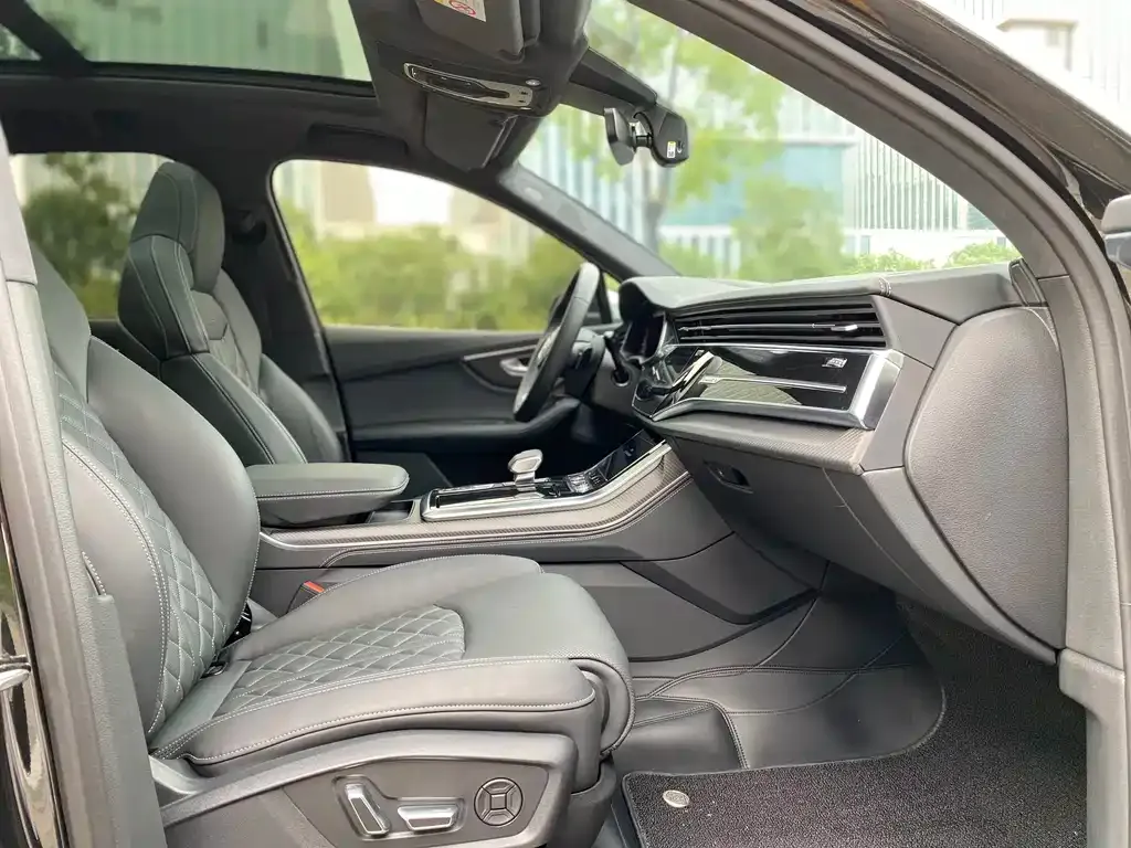 Audi SQ7 2025 из CN, фото 10