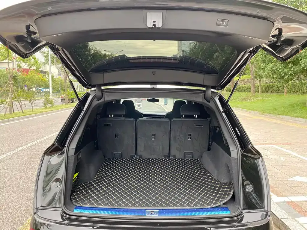 Audi SQ7 2025 из CN, фото 7