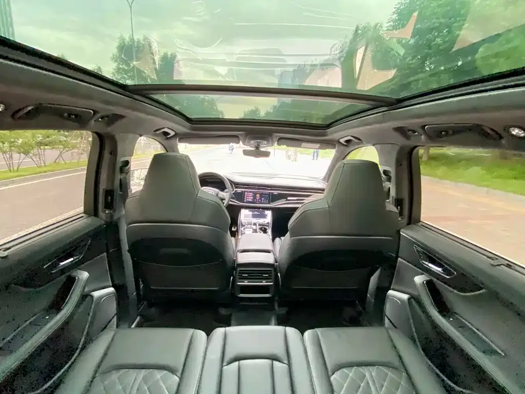 Audi SQ7 2025 из CN, фото 8