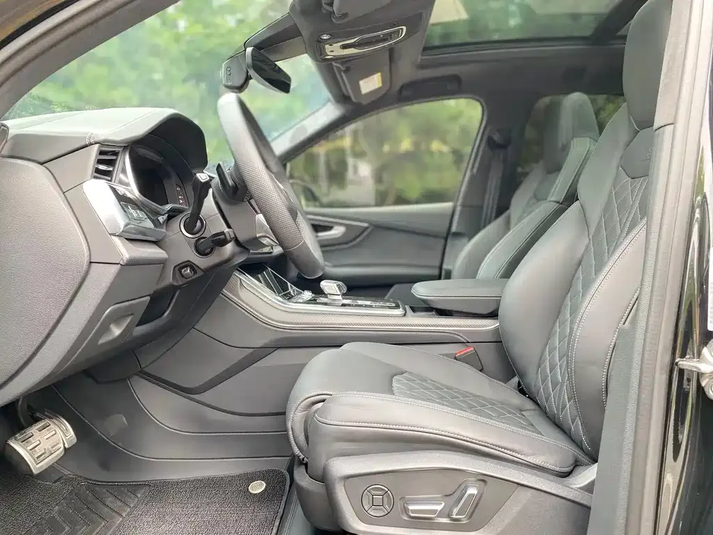 Audi SQ7 2025 из CN, фото 9