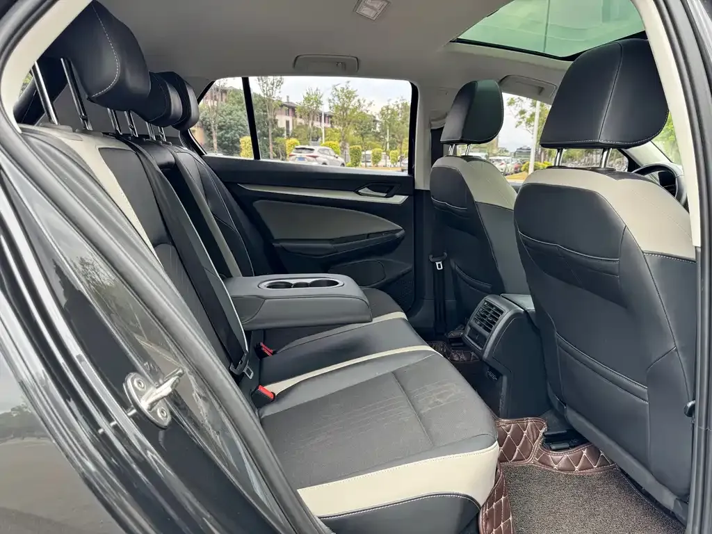 Volkswagen Golf 2021 из CN, фото 6