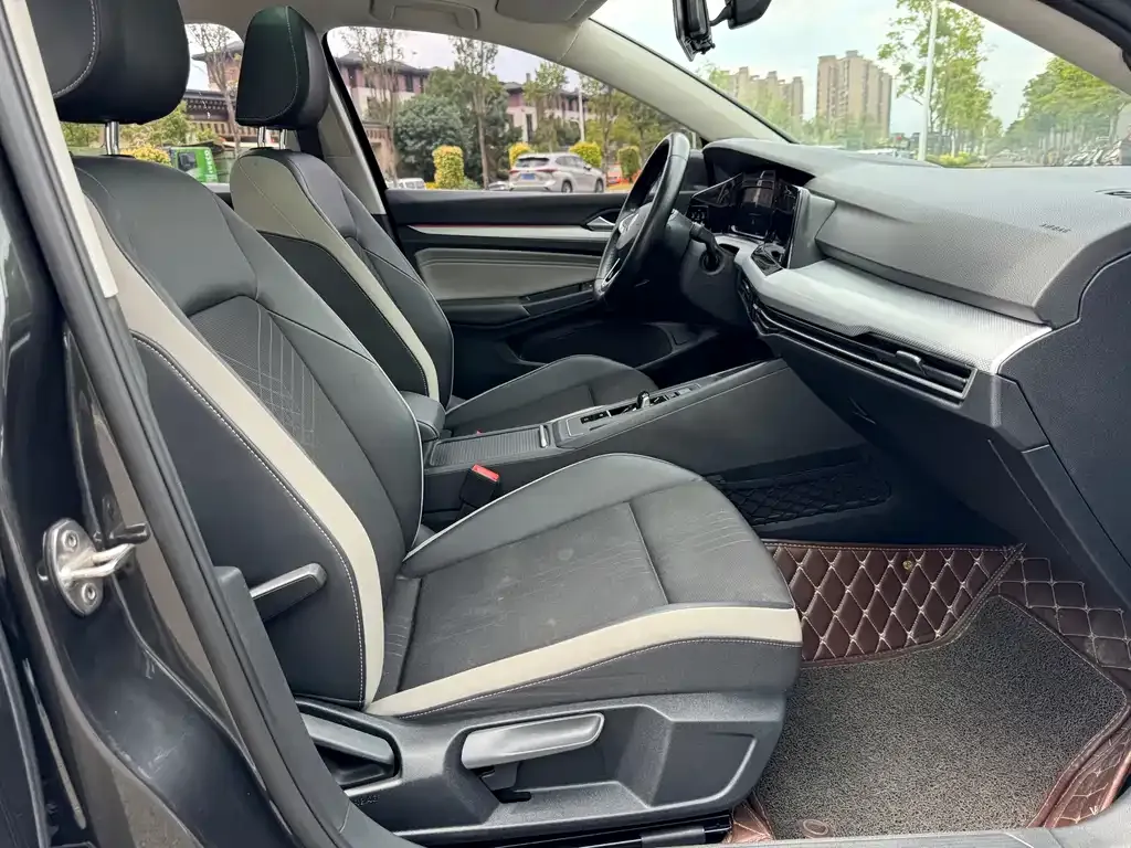 Volkswagen Golf 2021 из CN, фото 7