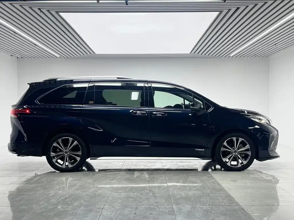 Toyota Granvia 2023 из CN, фото 4