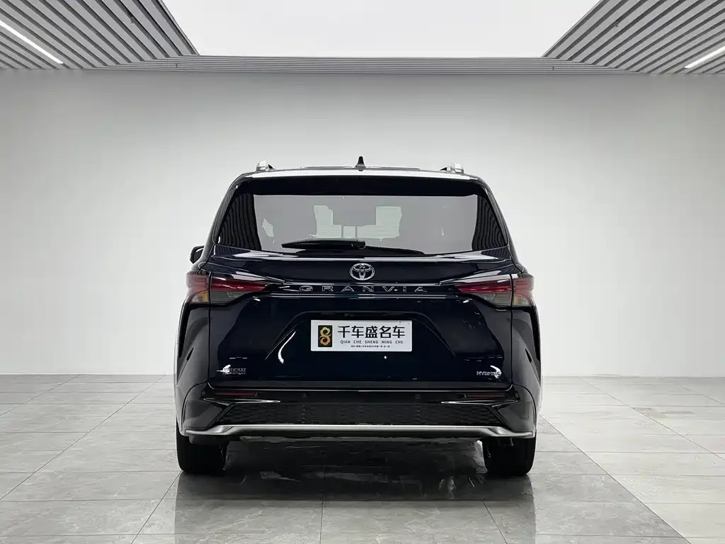 Toyota Granvia 2023 из CN, фото 6