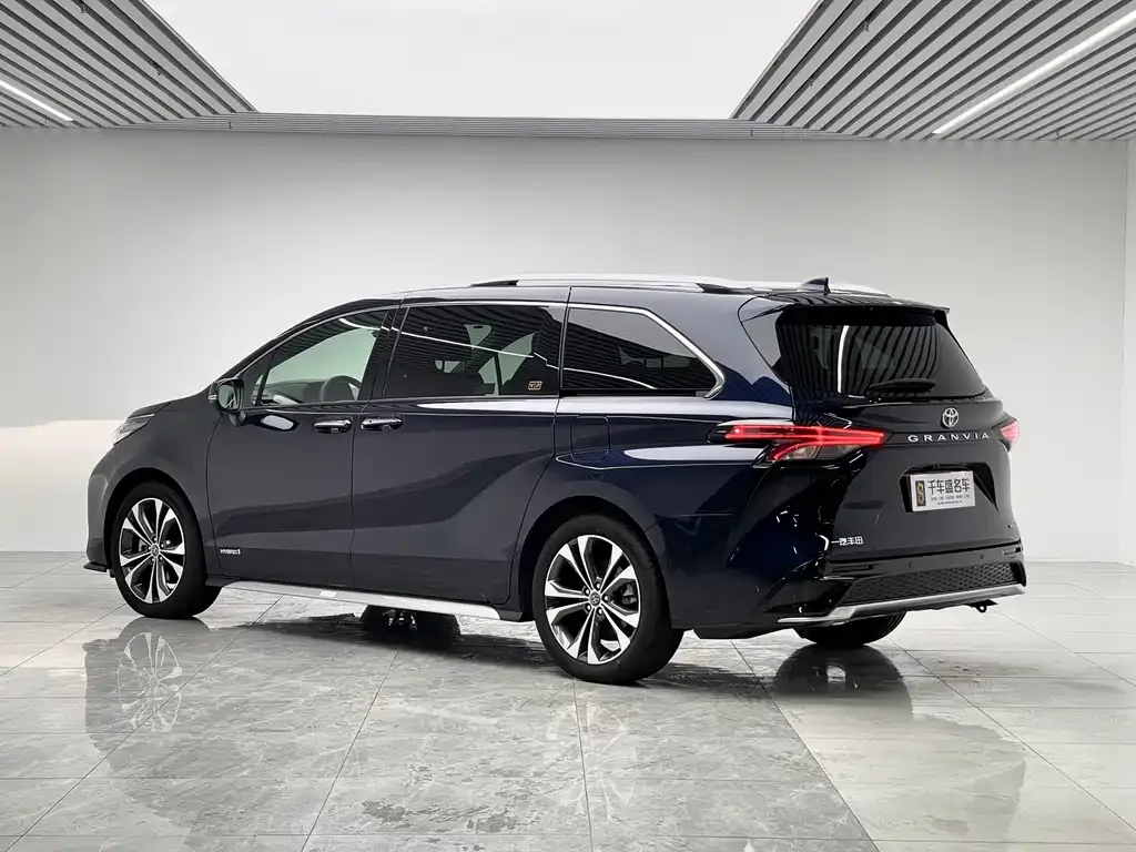 Toyota Granvia 2023 из CN, фото 7
