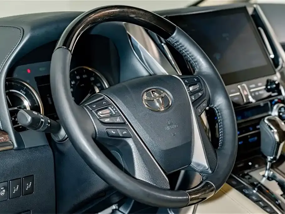 Toyota Alphard — фото 10