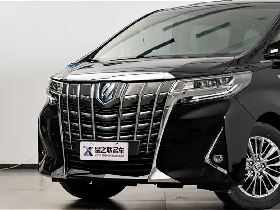 Toyota Alphard — фото 3