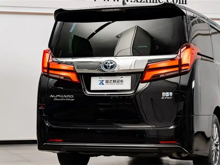Toyota Alphard — фото 8