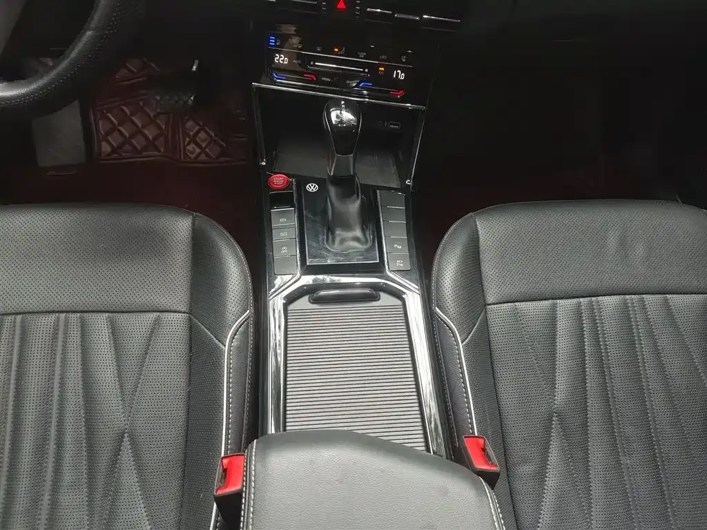 Volkswagen Passat 2023 из CN, фото 2