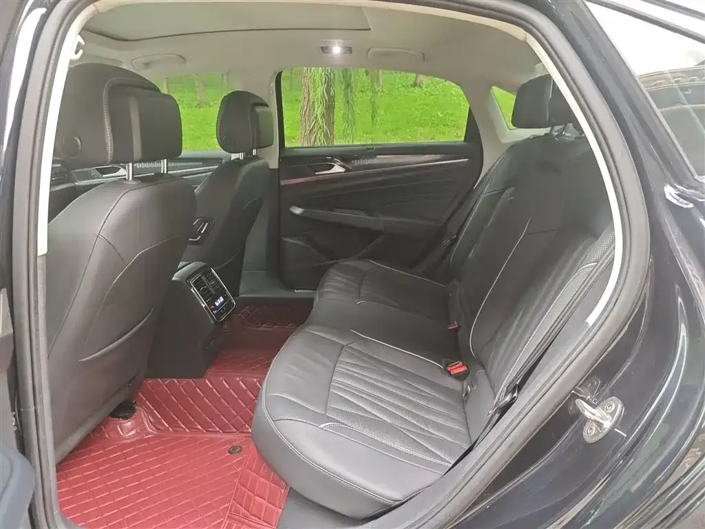 Volkswagen Passat 2023 из CN, фото 5