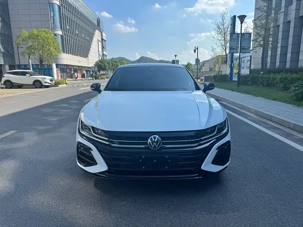 Volkswagen CC 2023 из CN, фото 2