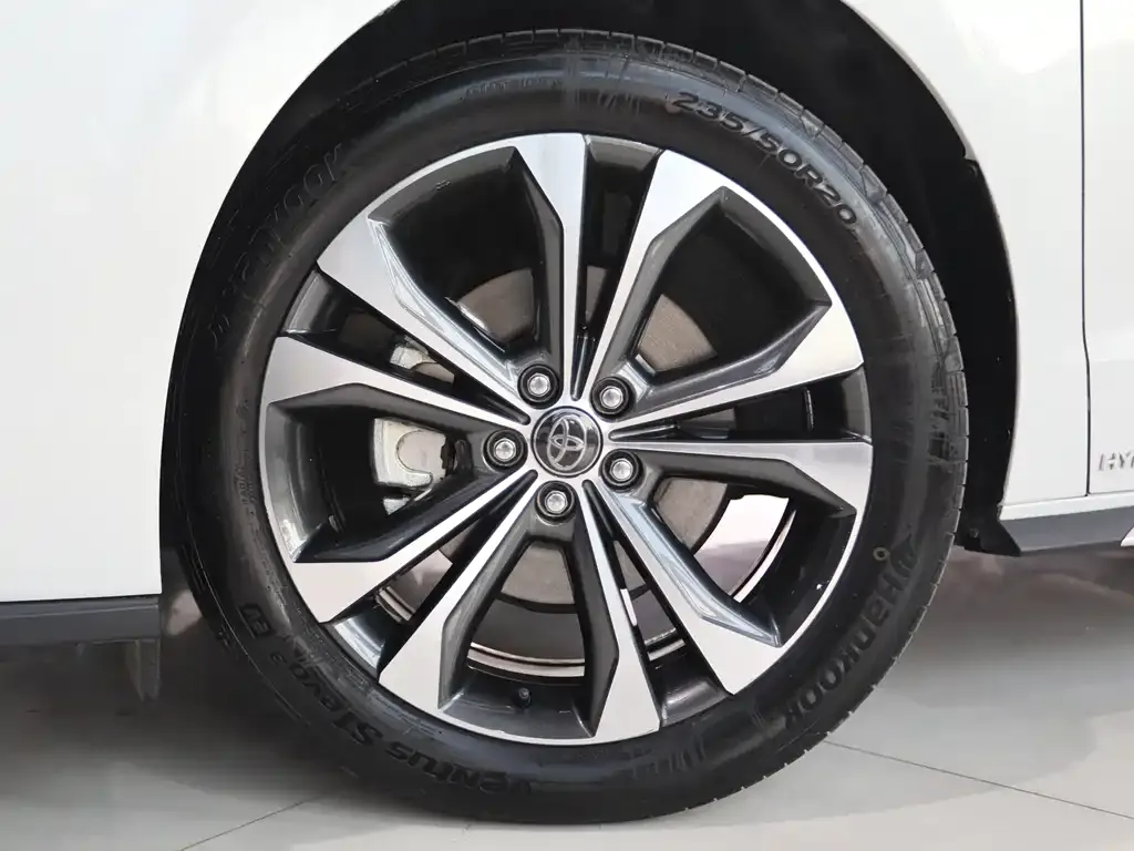 Toyota Granvia 2024 из CN, фото 4