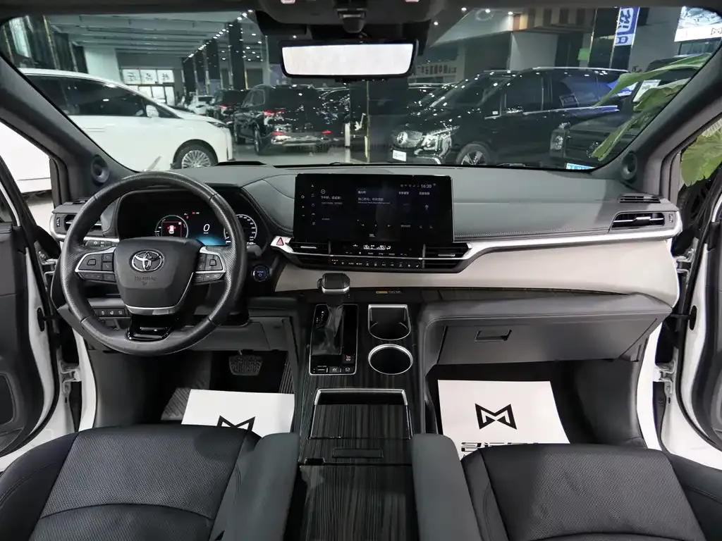 Toyota Granvia 2024 из CN, фото 9