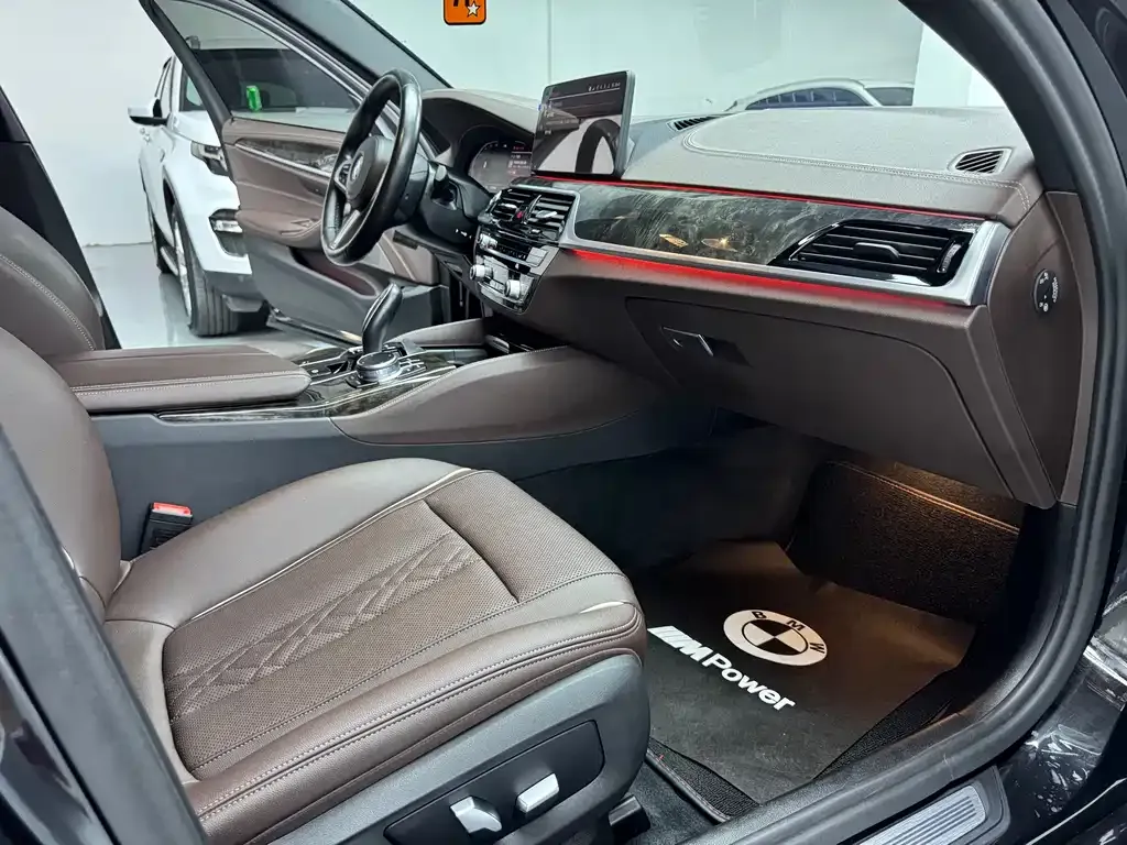 BMW 5 Series 2022 из CN, фото 10