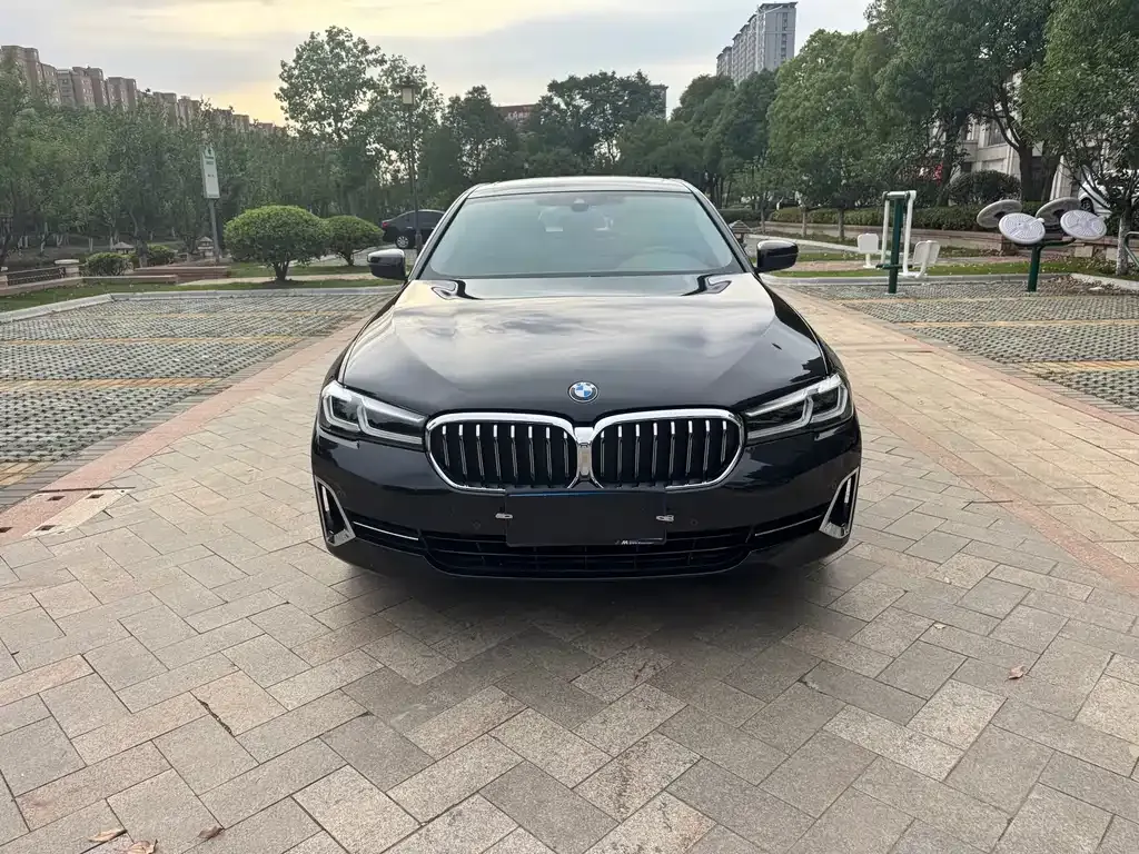 BMW 5 Series — фото 1