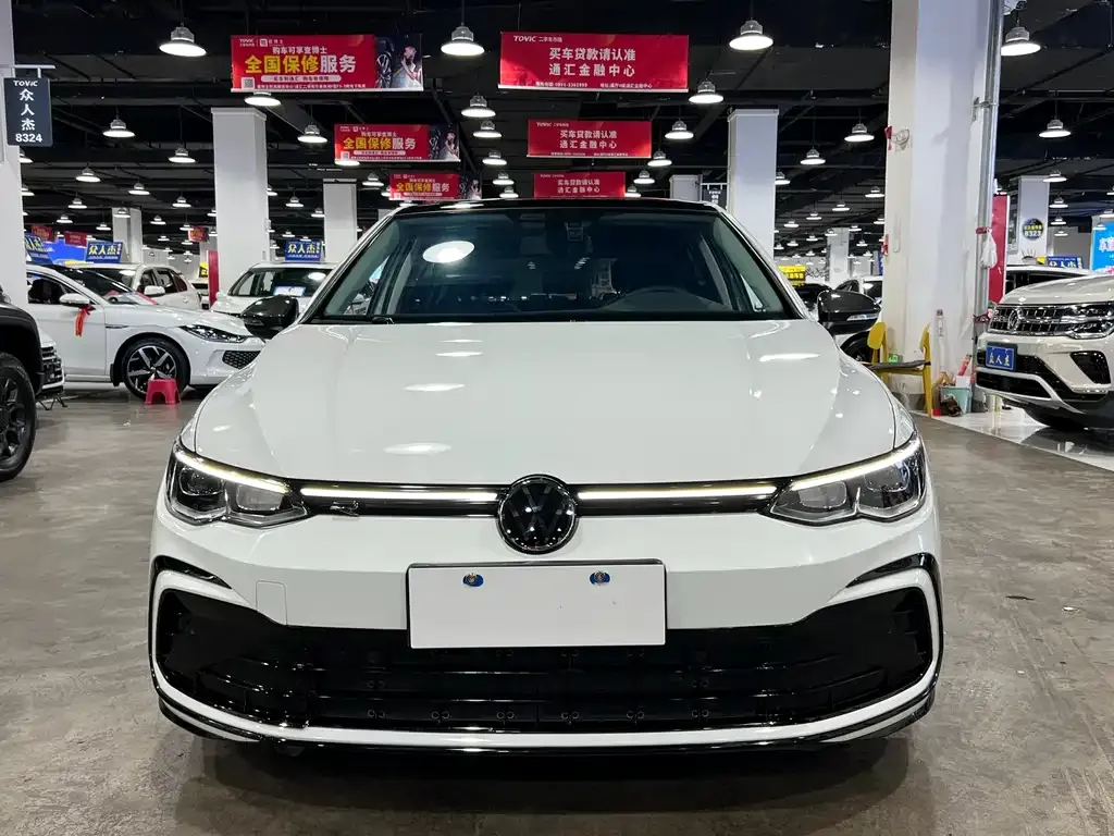 Volkswagen Golf 2023 из CN, фото 1
