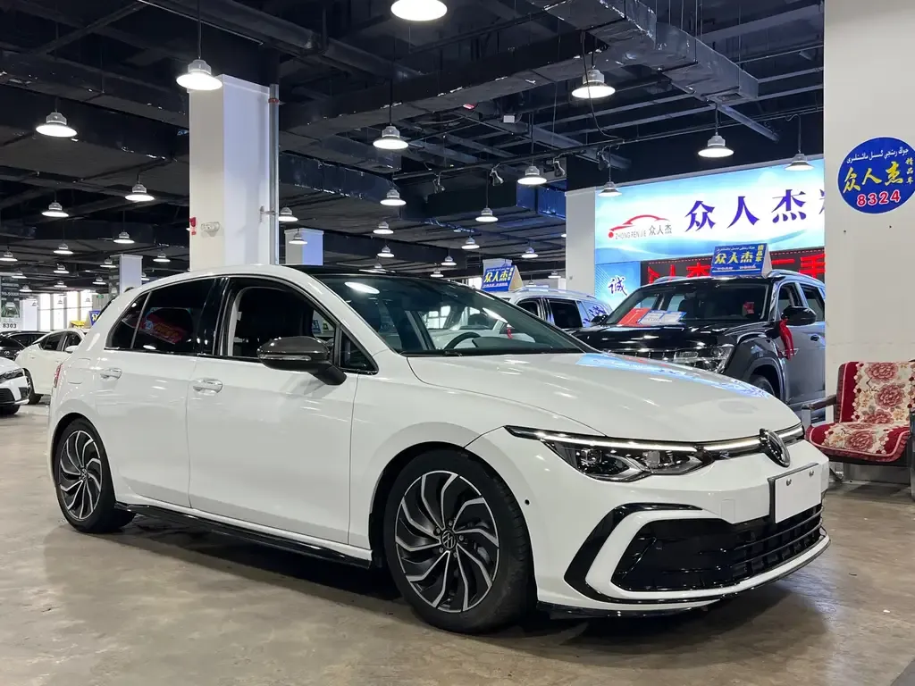 Volkswagen Golf 2023 из CN, фото 2