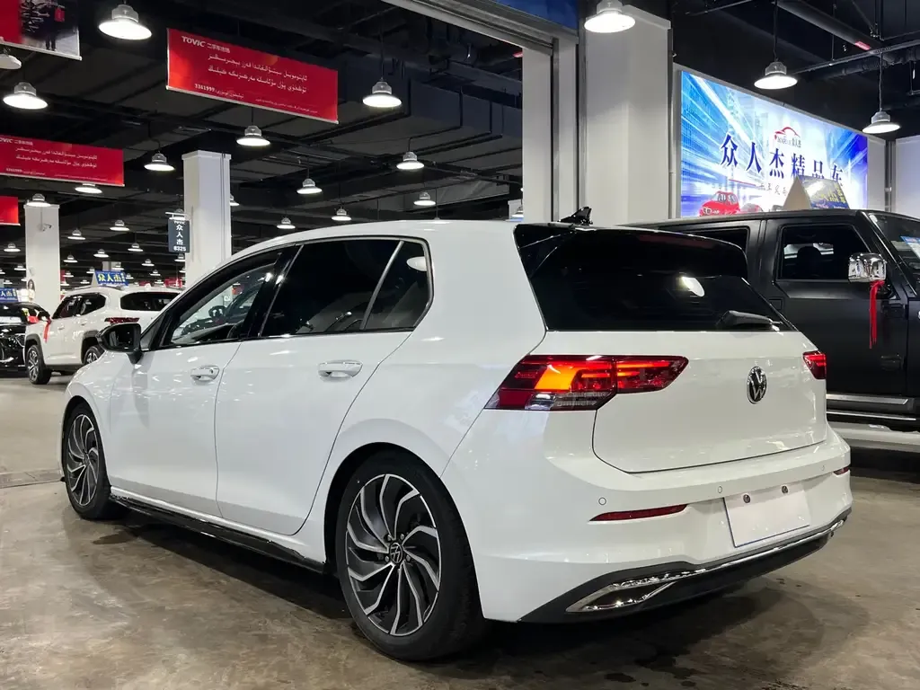 Volkswagen Golf 2023 из CN, фото 5