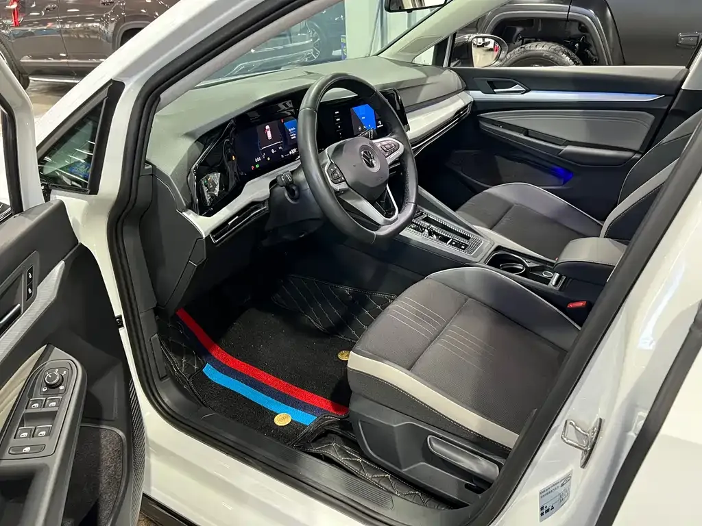 Volkswagen Golf 2023 из CN, фото 6