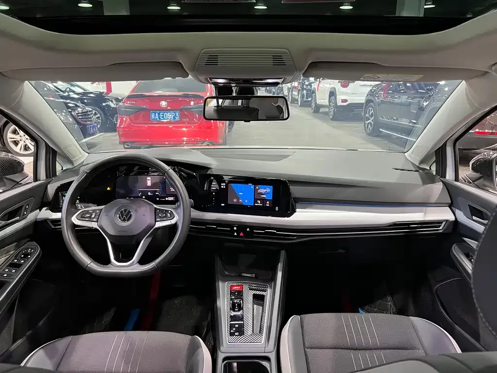 Volkswagen Golf 2023 из CN, фото 8