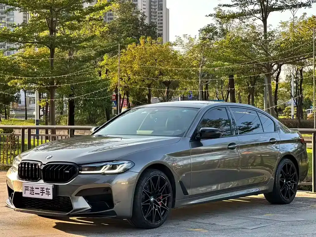 BMW 5 Series — фото 1