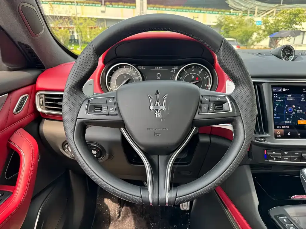 Maserati Levante — фото 9