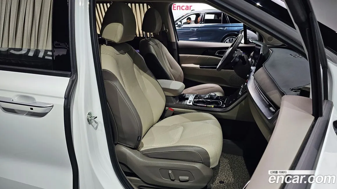 Kia Carnival — фото 10