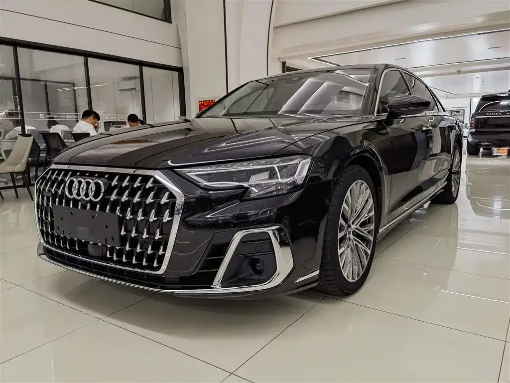 Audi A8 — фото 1