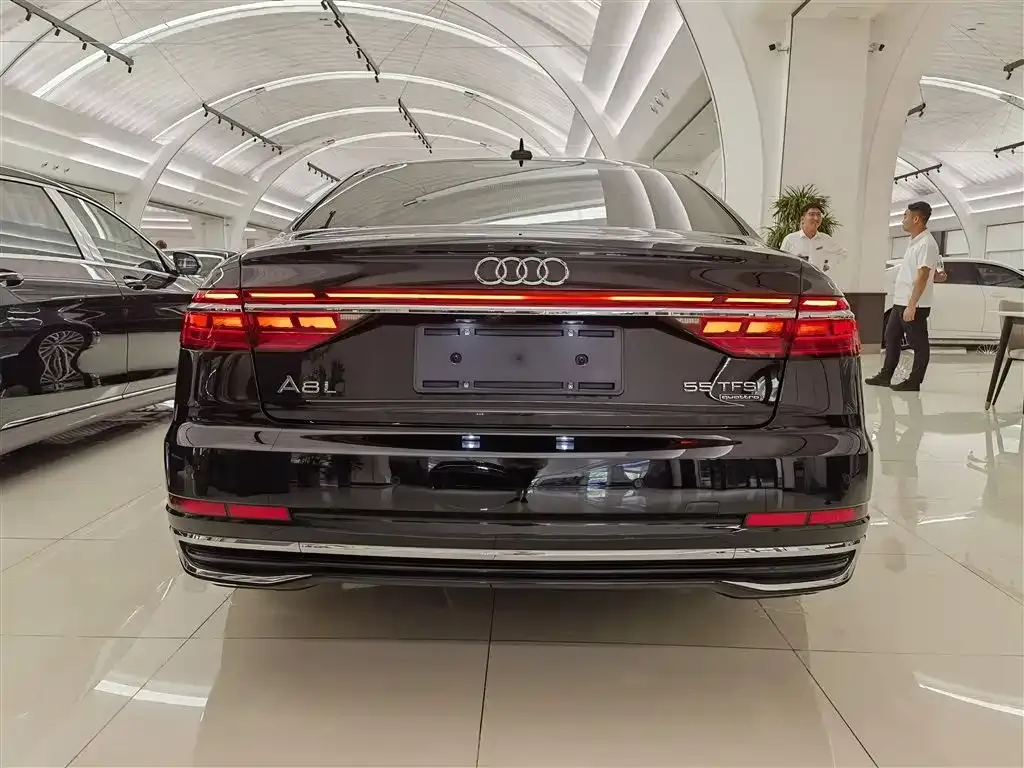 Audi A8 — фото 3