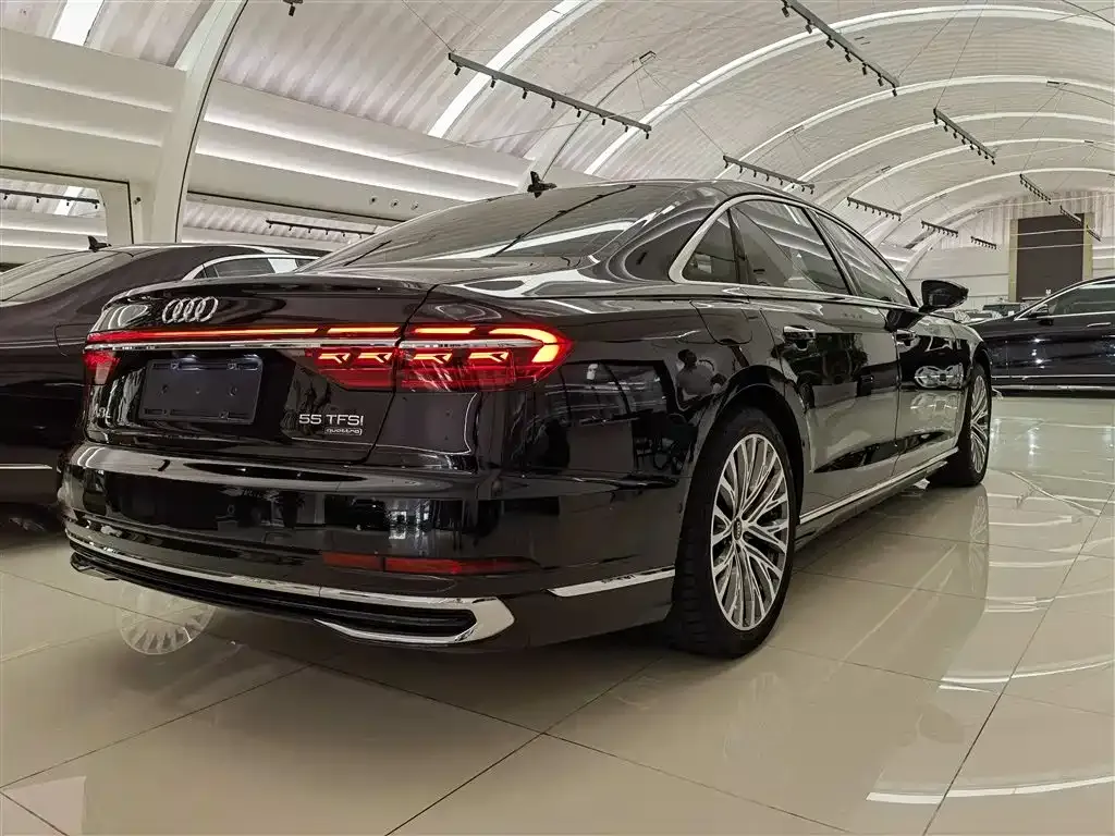 Audi A8 — фото 4