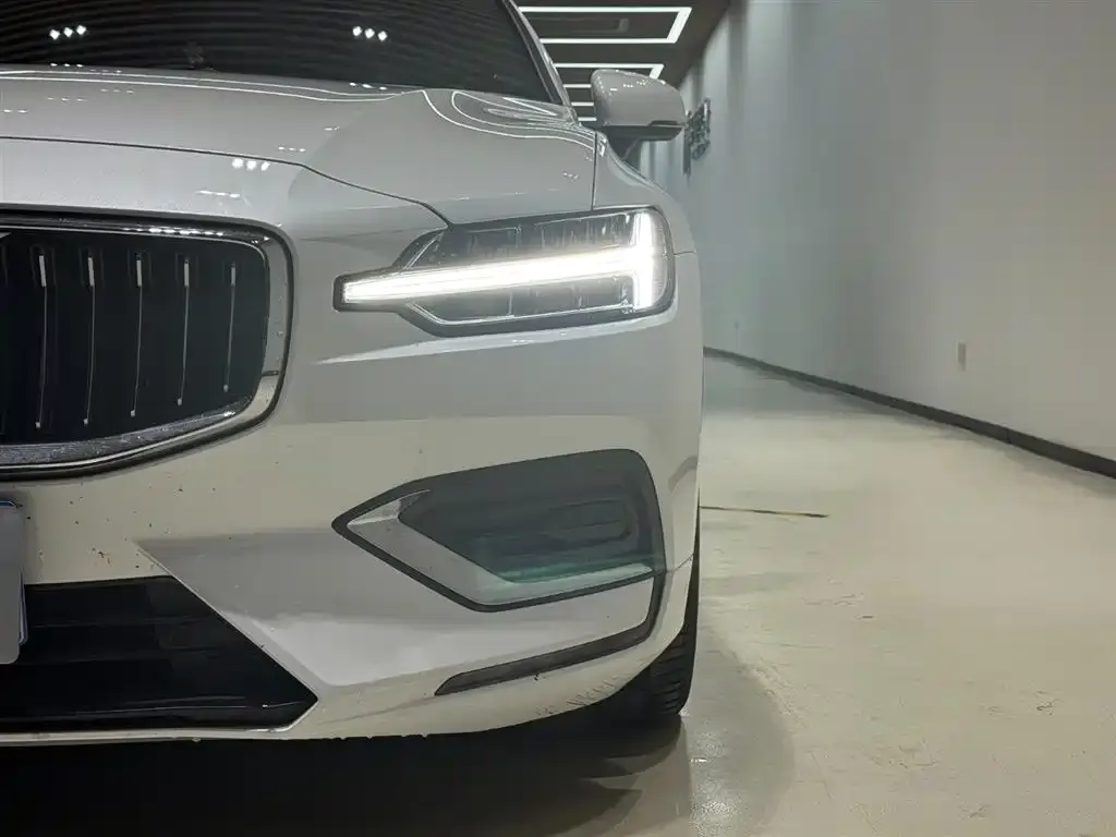 Volvo S60 2022 из CN, фото 8