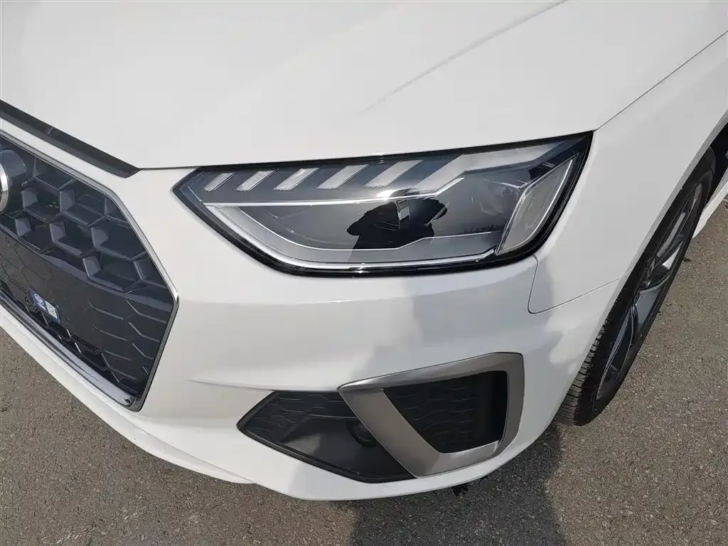 Audi A4L 2023 из CN, фото 3