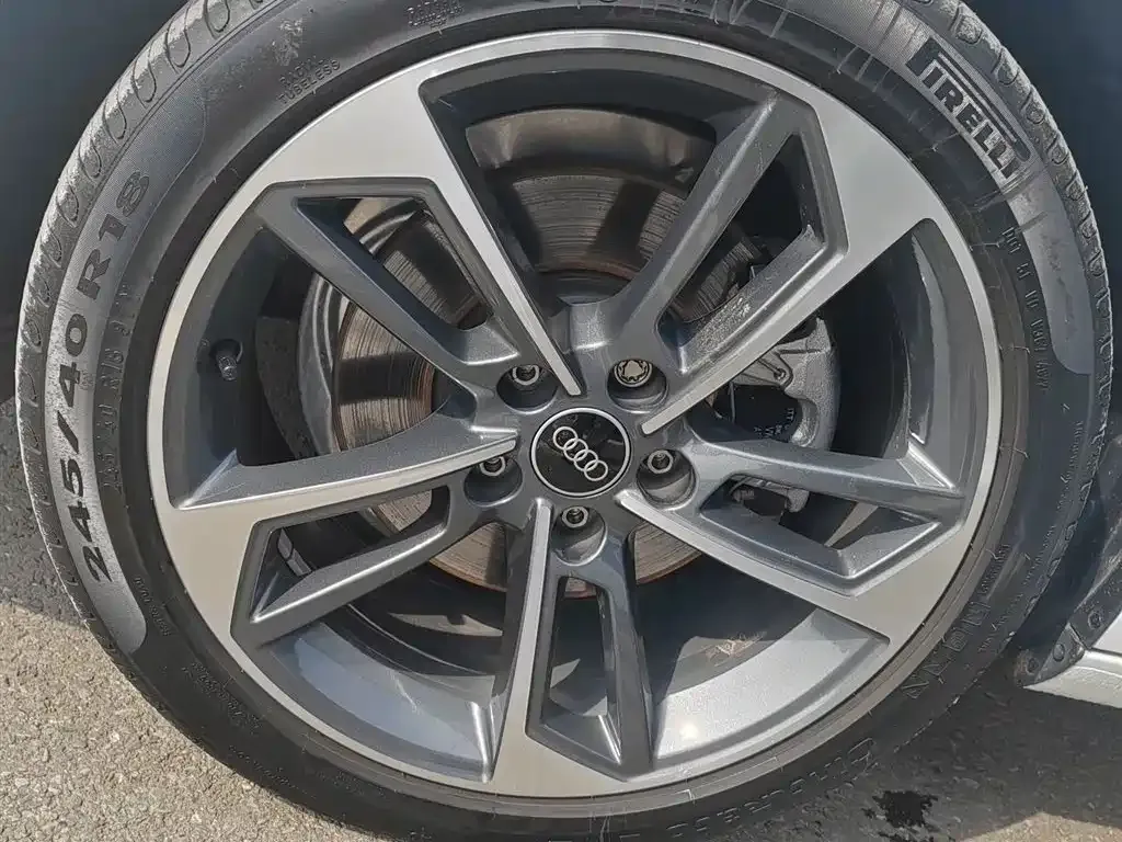 Audi A4L 2023 из CN, фото 4