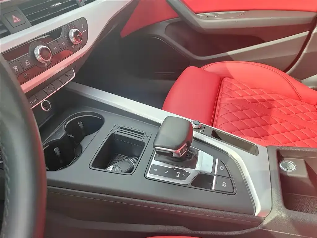 Audi A4L 2023 из CN, фото 5