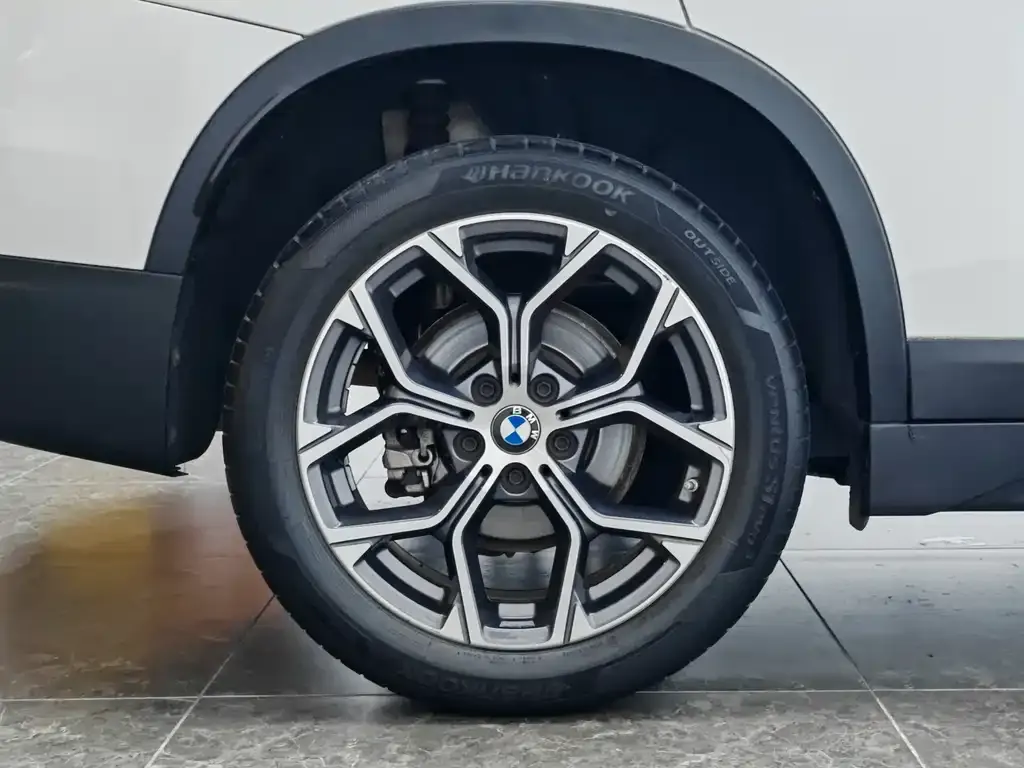 BMW X1 — фото 10