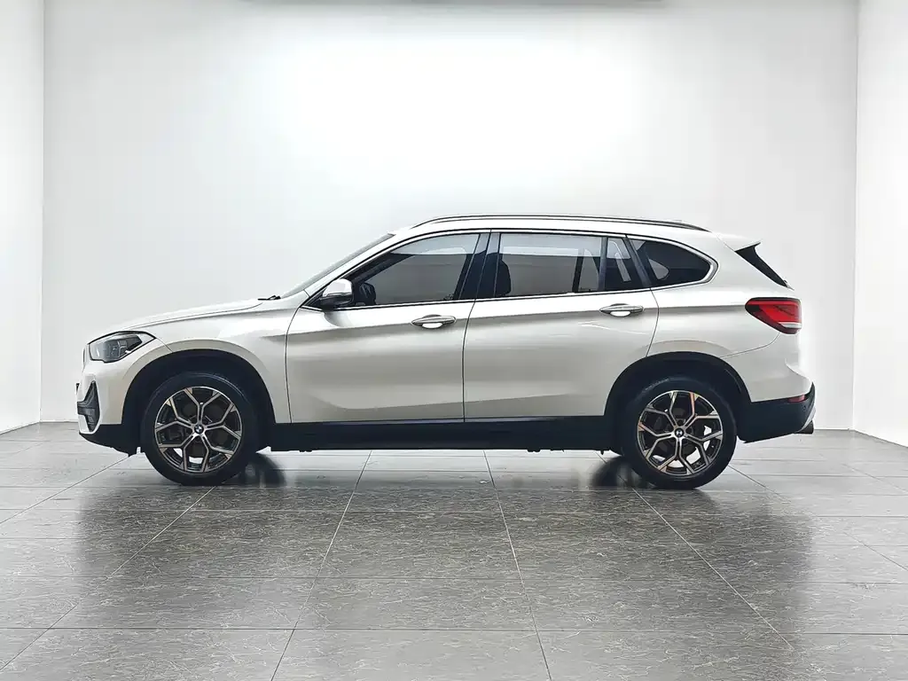 BMW X1 — фото 9
