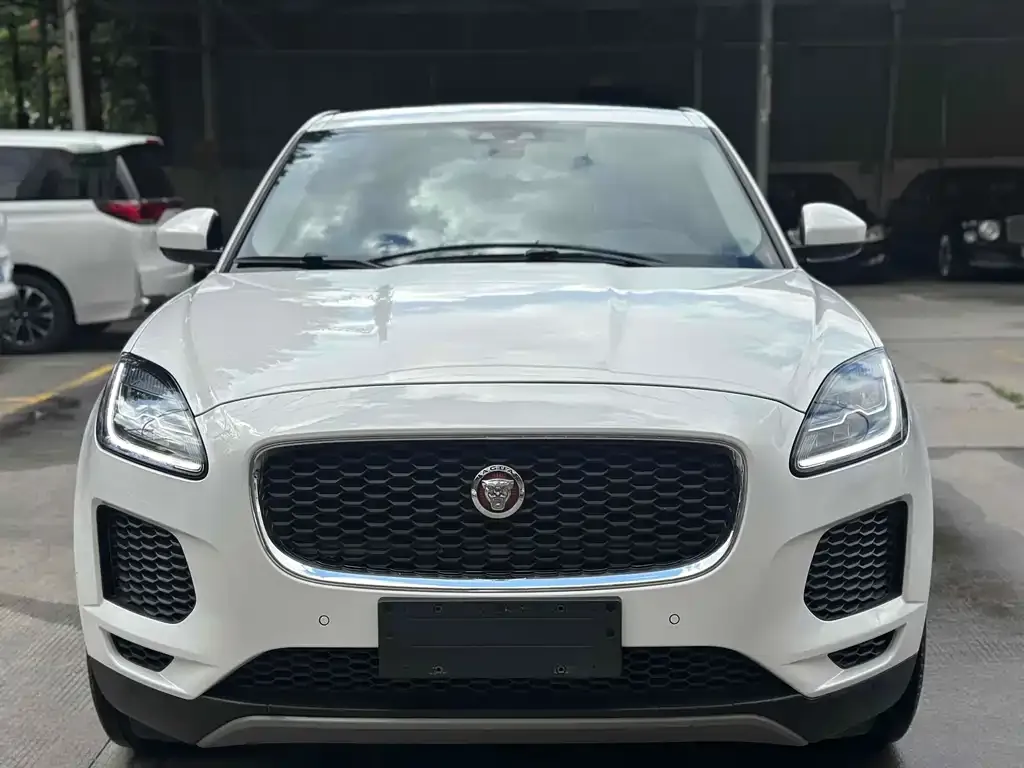 Jaguar E-PACE — фото 2